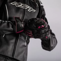 RST S1 Women’s Gloves – Black/Neon Pink 28 RST S1 Women’s Gloves – Black/Neon Pink -Motorcycle Riding Equipment RST S1 Ladies Motorcycle Gloves Pink Lifestyle 7