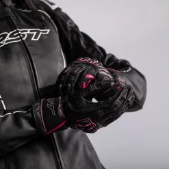 RST S1 Women’s Gloves – Black/Neon Pink 30 RST S1 Women’s Gloves – Black/Neon Pink -Motorcycle Riding Equipment RST S1 Ladies Motorcycle Gloves Pink Lifestyle 9