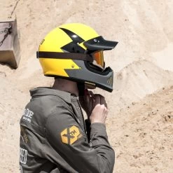 Shoei Ex-Zero Plain Helmet – Yellow -Motorcycle Riding Equipment Shoei Ex Zero Motorcycle Helmet Lifestyle 6