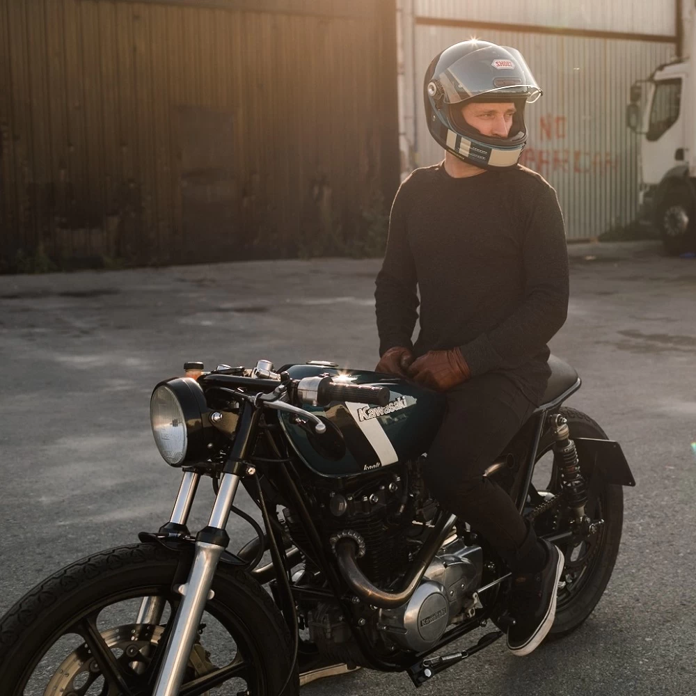 Shoei Glamster 06 Plain Helmet – Off White 11 Shoei Glamster 06 Plain Helmet – Off White - Image 9