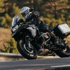 Shoei Neotec 3 Grasp Helmet – TC5 22 Shoei Neotec 3 Grasp Helmet – TC5 -Motorcycle Riding Equipment Shoei Neotec 3 Motorcycle Helmet Lifestyle 8 6