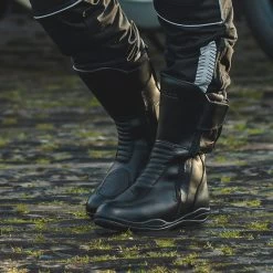 Spada Hurricane 3 Boots – Black -Motorcycle Riding Equipment Spada Hurricane 3 CE Motorcycle Boots Lifestyle 1