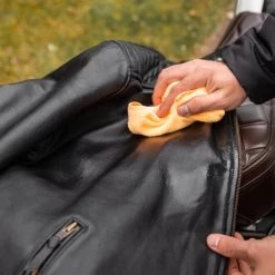 Tru-Tension Leather Cleaner 400 Ml -Motorcycle Riding Equipment Tru Tension Leather Motorcycle Cleaner 400 ml TRU031 Lifestyle 3