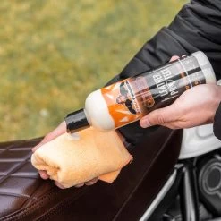 Tru-Tension Leather Cleaner 400 Ml -Motorcycle Riding Equipment Tru Tension Leather Motorcycle Protect 400 ml TRU030 Lifestyle 1