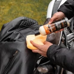 Tru-Tension Leather Cleaner 400 Ml -Motorcycle Riding Equipment Tru Tension Leather Motorcycle Protect 400 ml TRU030 Lifestyle 3