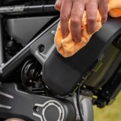 Tru-Tension Silicone Spritz Spray 500 Ml -Motorcycle Riding Equipment Tru Tension Silicone Spritz Motorcycle Spray 500 ml TRU029 Lifestyle 2